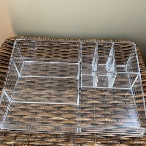 Counter Cosmetics Organizer